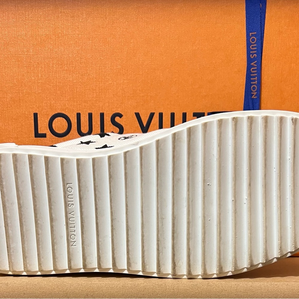 Louis Vuitton Timeout sneaker, size 38 1/2 - Picture 6 of 9